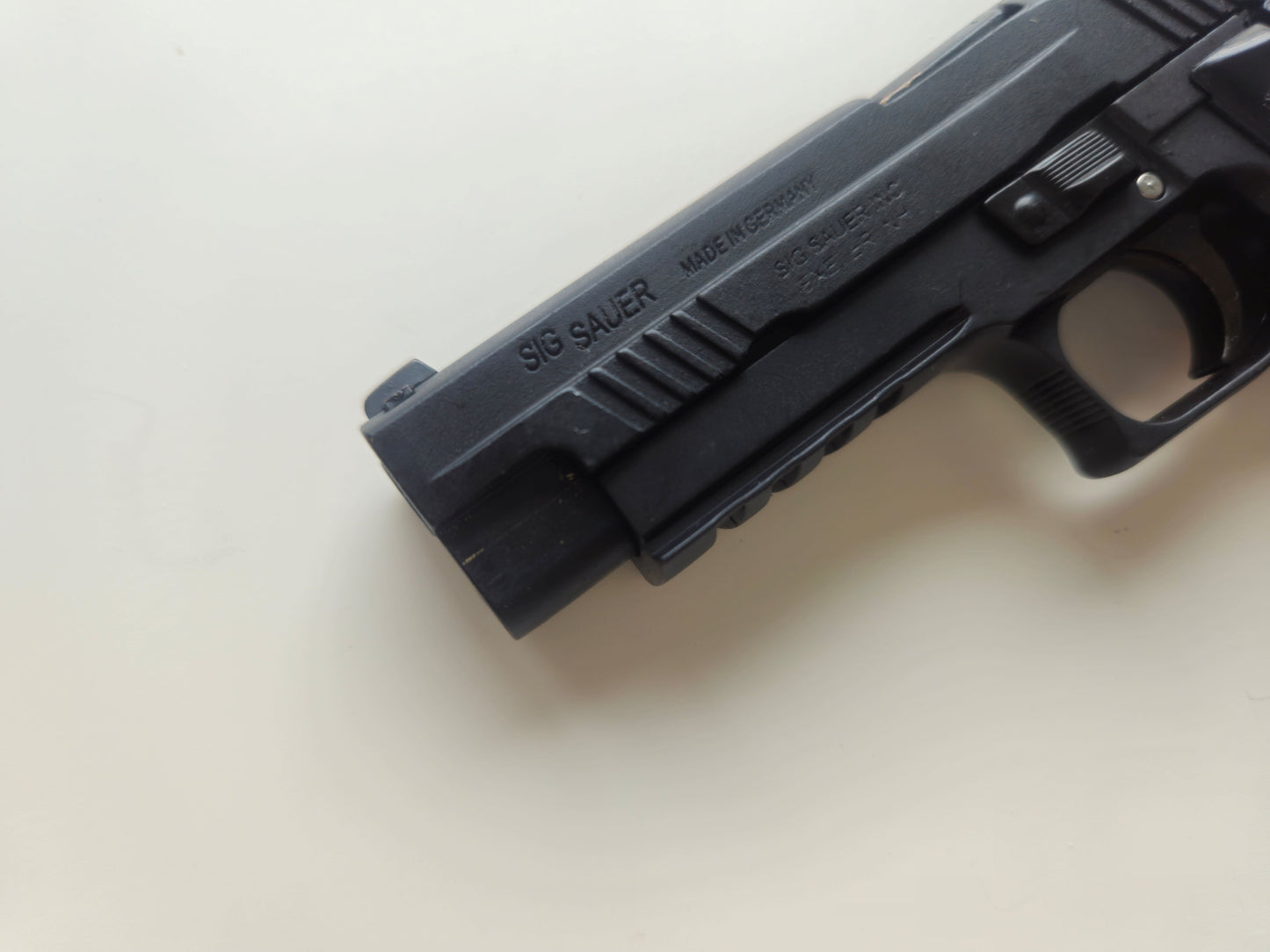 1/2 Scale Shell Eject P226 Full metal replica model gun(For Display Only)
