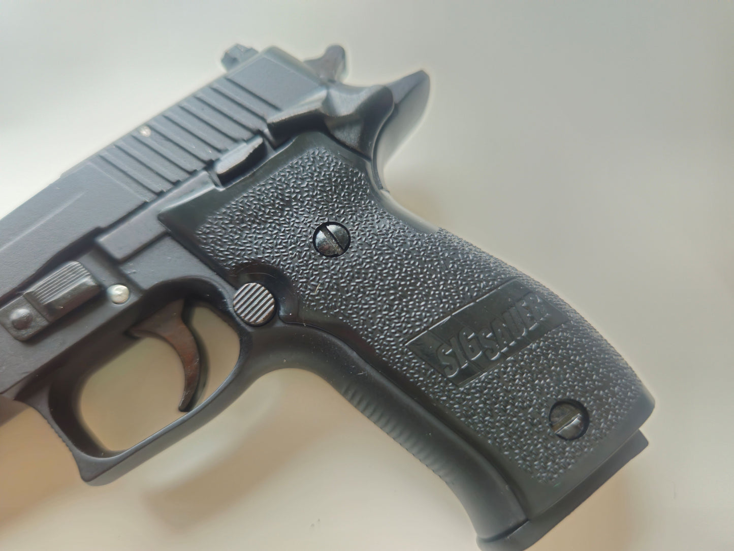 1/2 Scale Shell Eject P226 Full metal replica model gun(For Display Only)