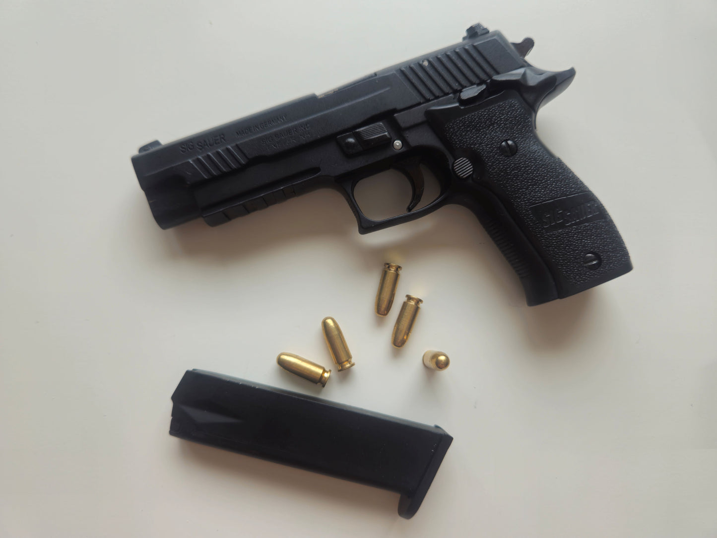 1/2 Scale Shell Eject P226 Full metal replica model gun(For Display Only)