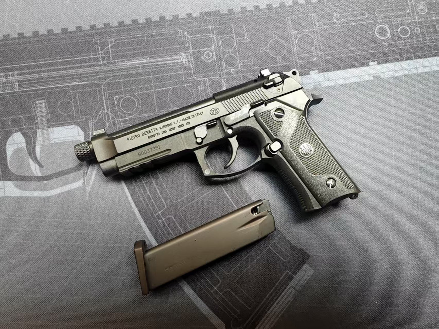 1/2 Scale Shell Eject Beretta M9A3 Full metal replica  model gun(For Display Only)