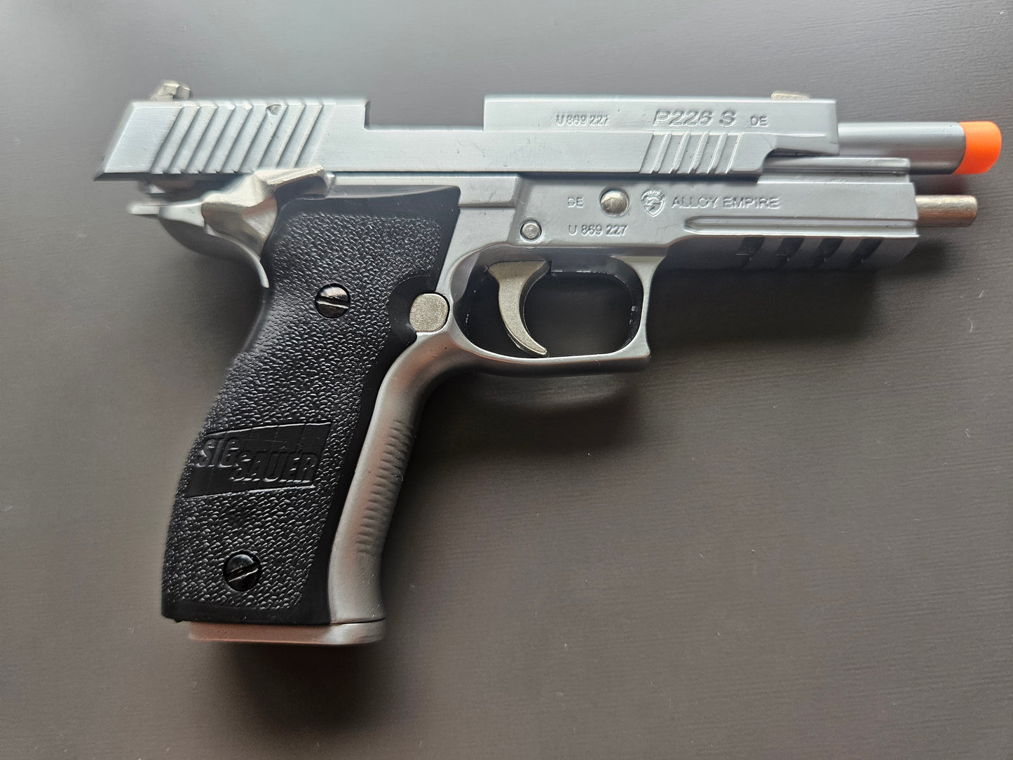 1/2 Scale Shell Eject P226 Full metal replica model gun(For Display Only)