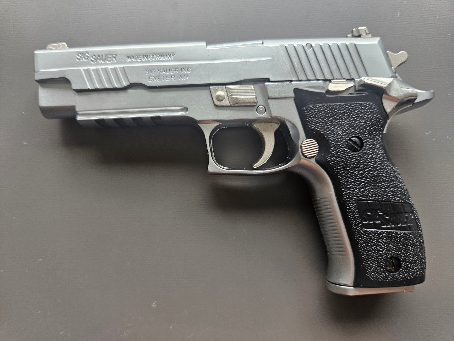 1/2 Scale Shell Eject P226 Full metal replica model gun(For Display Only)