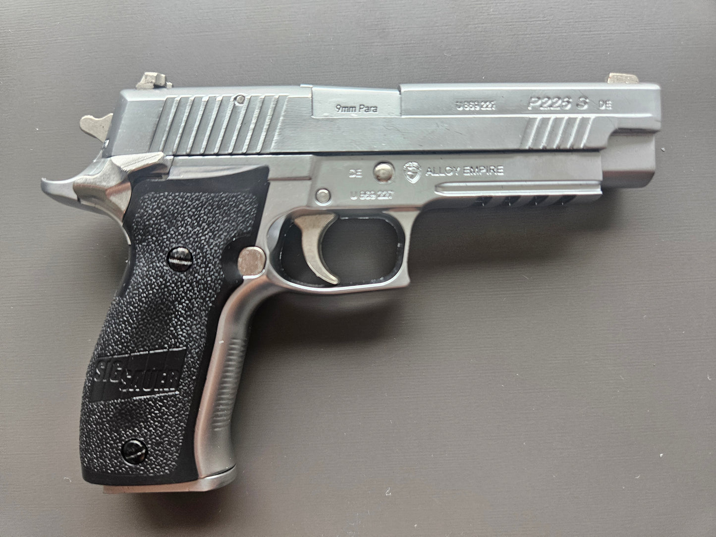 1/2 Scale Shell Eject P226 Full metal replica model gun(For Display Only)