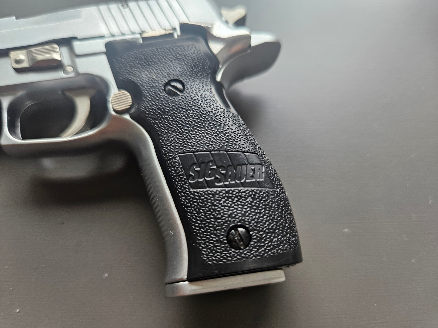 1/2 Scale Shell Eject P226 Full metal replica model gun(For Display Only)