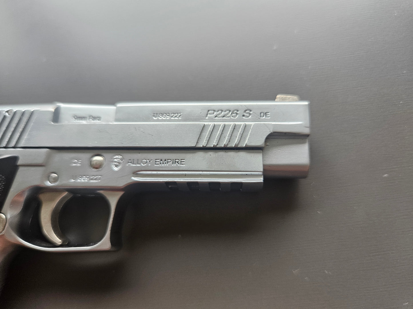 1/2 Scale Shell Eject P226 Full metal replica model gun(For Display Only)