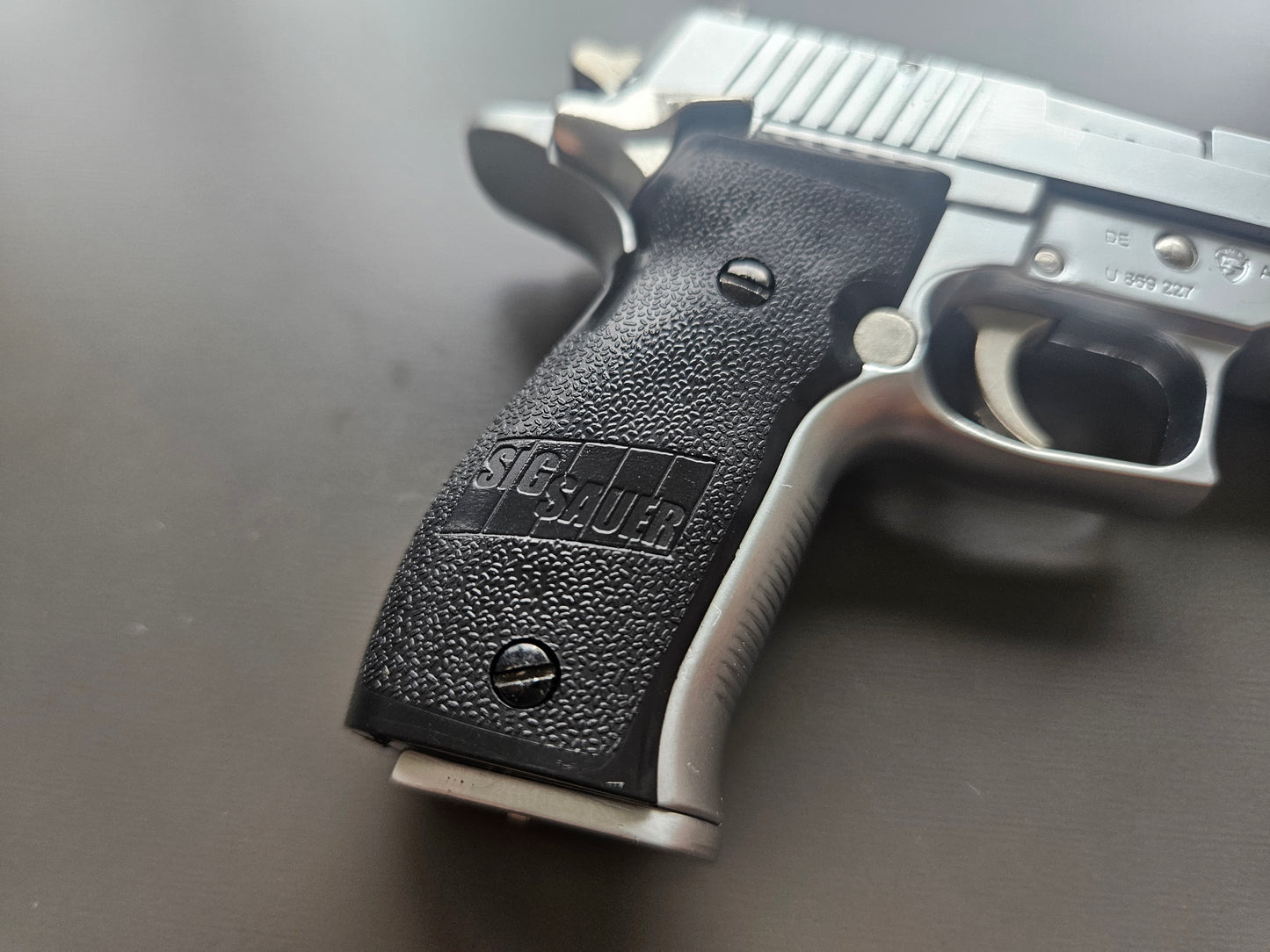 1/2 Scale Shell Eject P226 Full metal replica model gun(For Display Only)