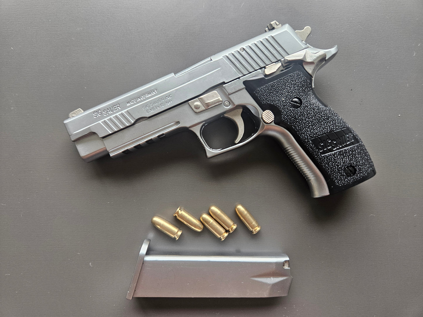 1/2 Scale Shell Eject P226 Full metal replica model gun(For Display Only)