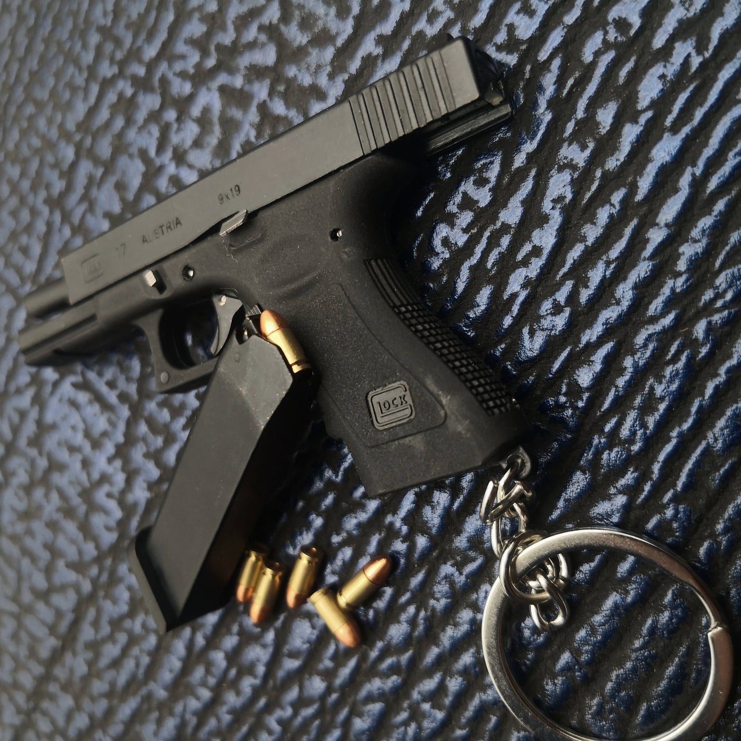 1/3 Scale Shell Eject Glock Simulation model gun Keychain(For Display Only)