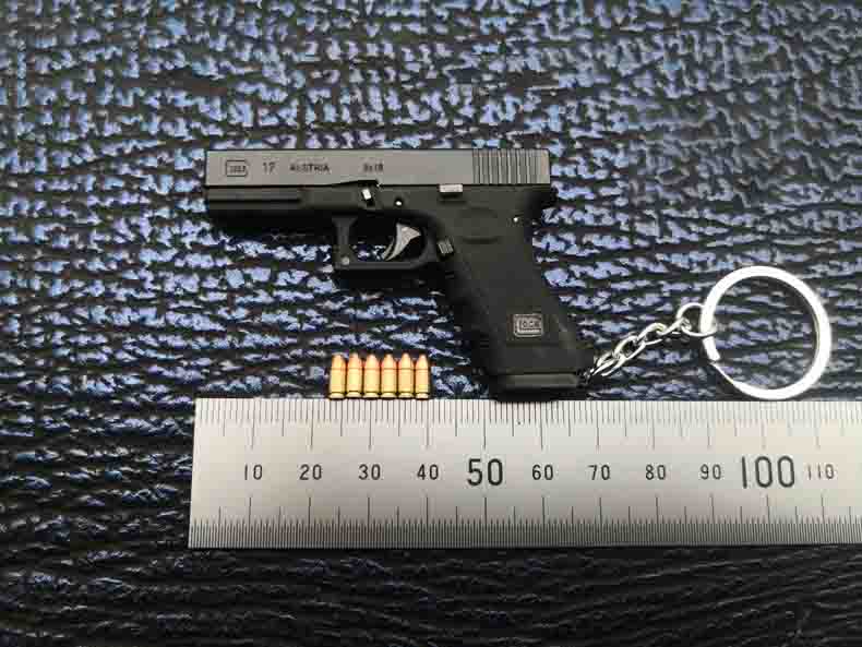 1/3 Scale Shell Eject Glock Simulation model gun Keychain(For Display Only)