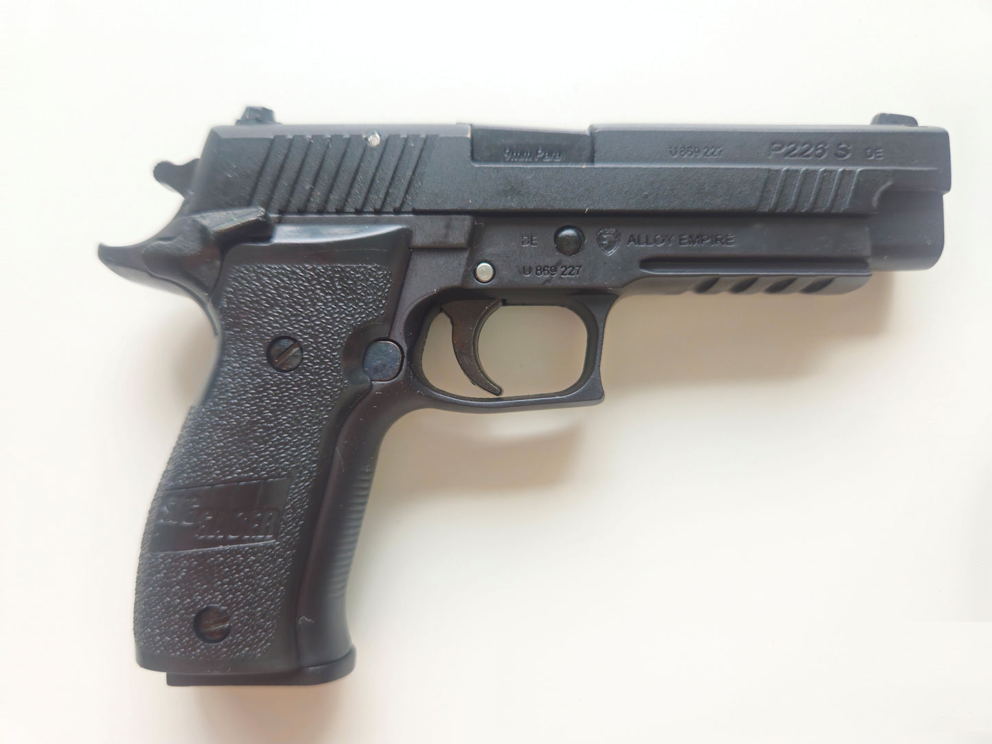 1/2 Scale Shell Eject P226 Full metal replica model gun(For Display Only)